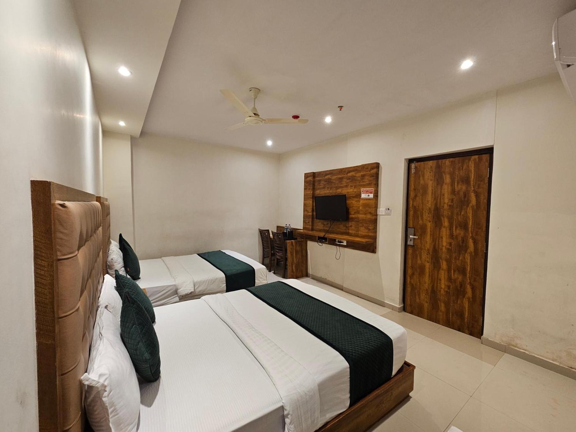 Hotel Bkc Garden - Near Us Embassy Bkc Mumbai Exterior photo