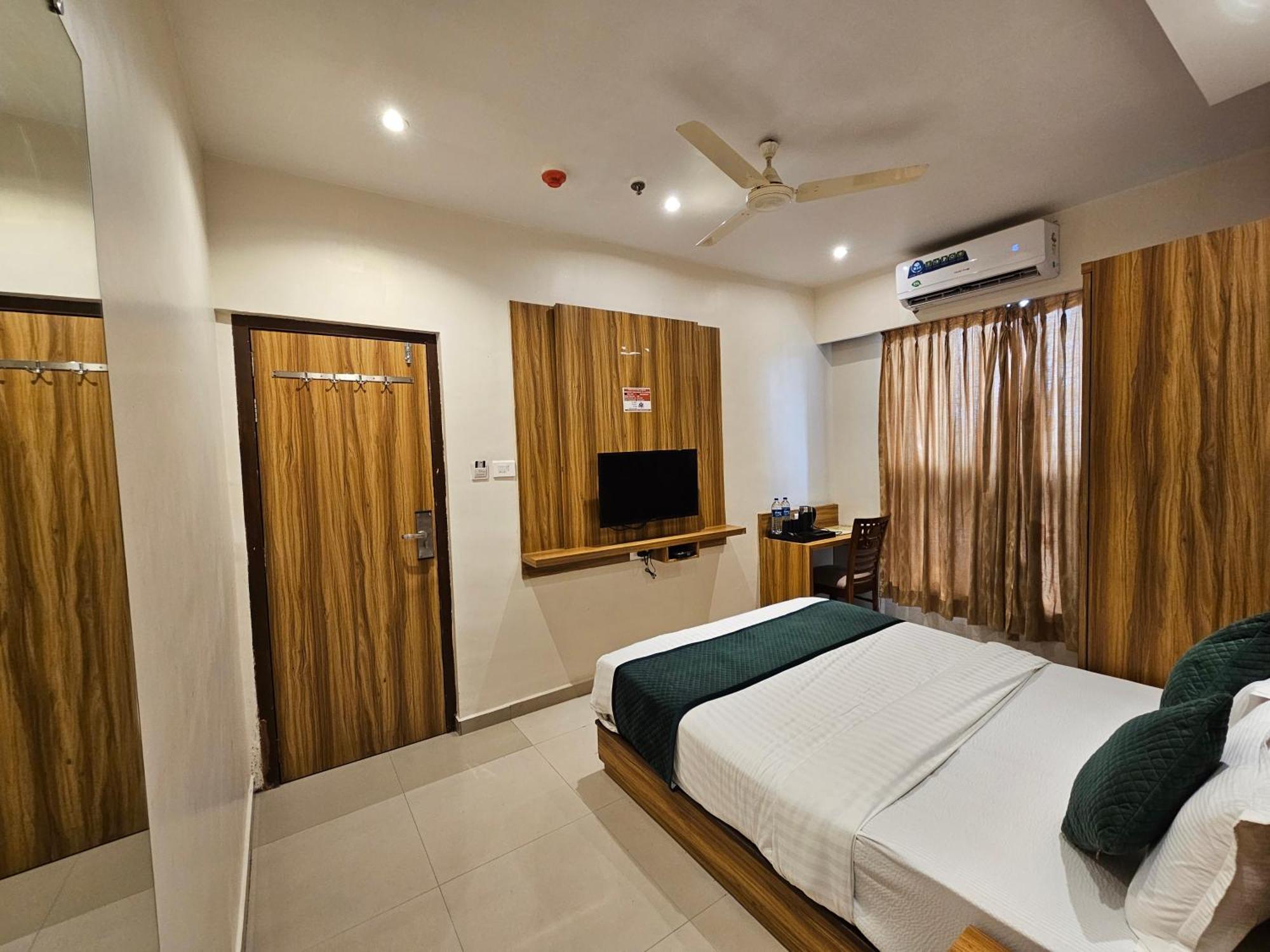 Hotel Bkc Garden - Near Us Embassy Bkc Mumbai Exterior photo