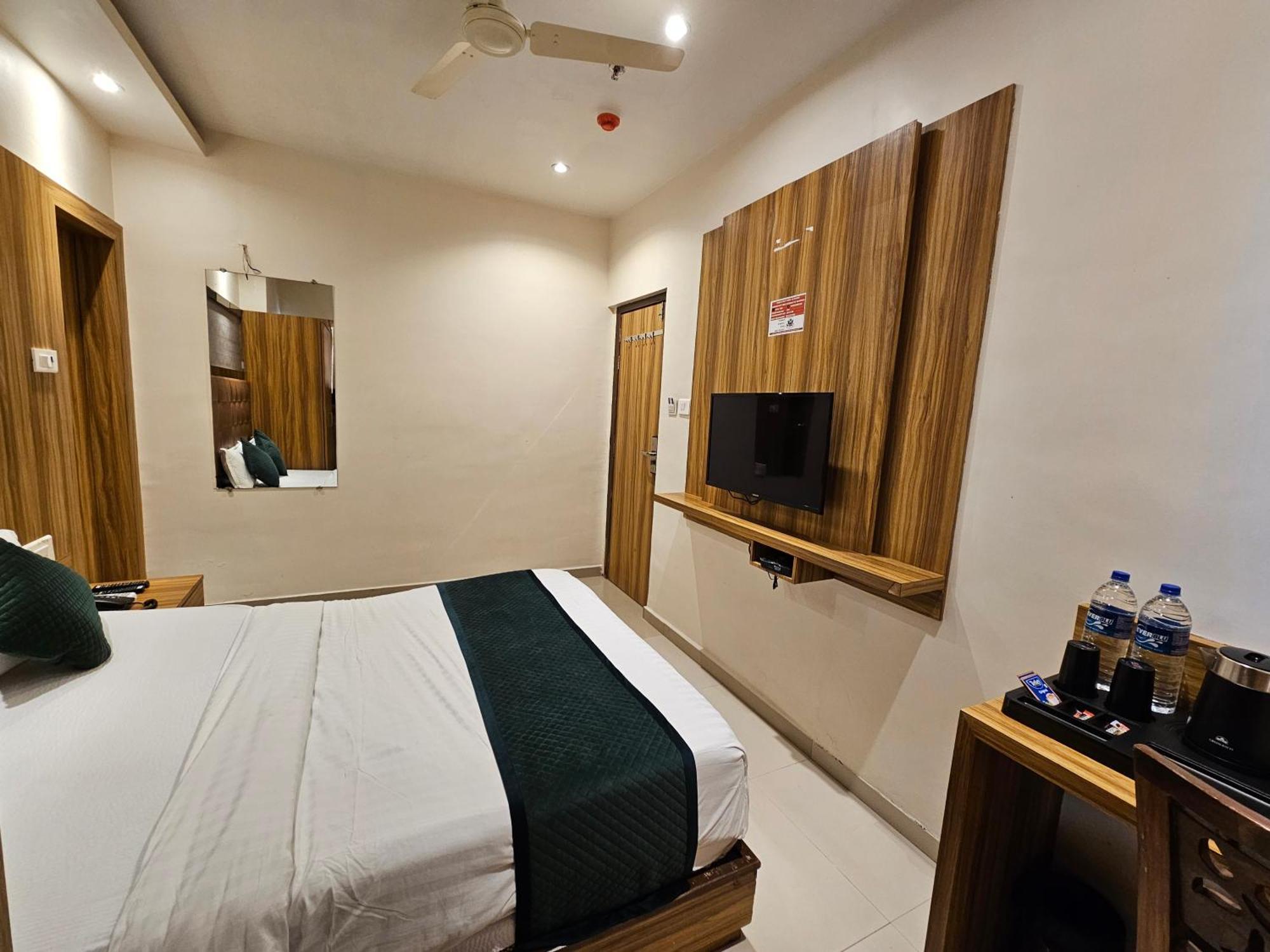 Hotel Bkc Garden - Near Us Embassy Bkc Mumbai Exterior photo