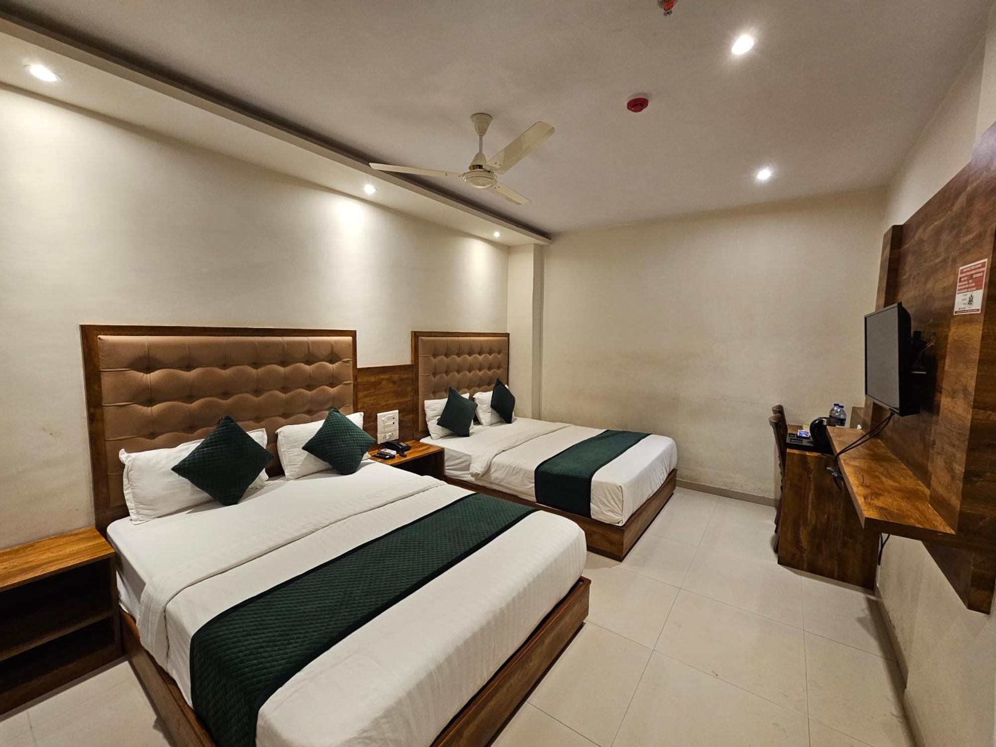 Hotel Bkc Garden - Near Us Embassy Bkc Mumbai Exterior photo